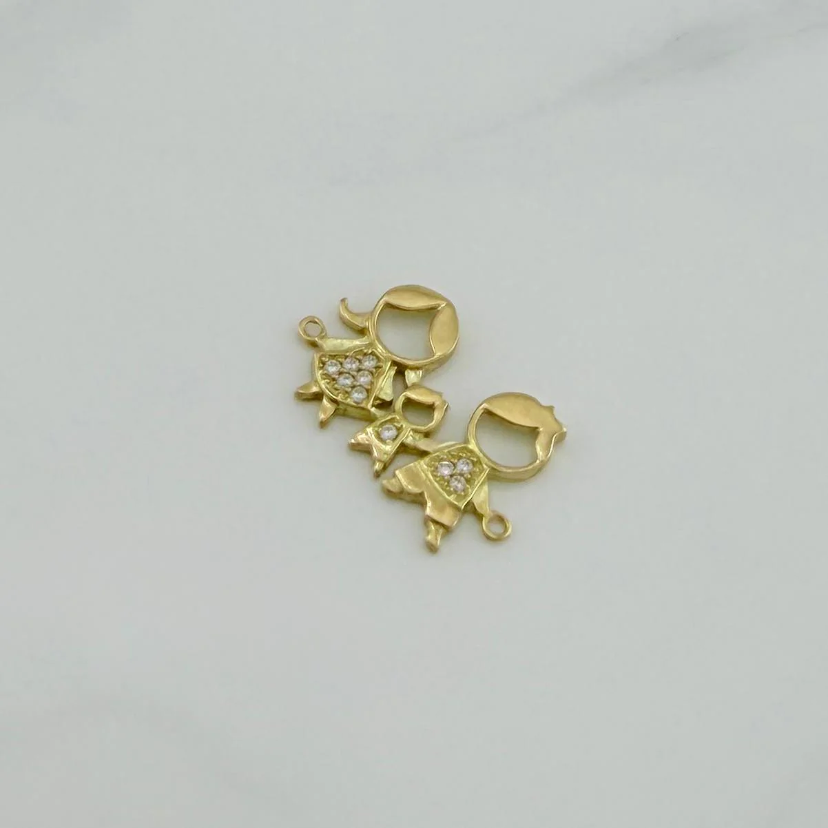 Herraje Familia Silueta 1.1 g / 1.9 cm Oro Amarillo 18K - Image 3