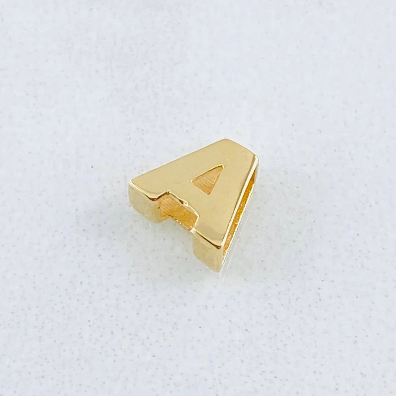Herraje Letra A 0.3gr / 0.6cm / Oro Amarillo 18K * - Image 3