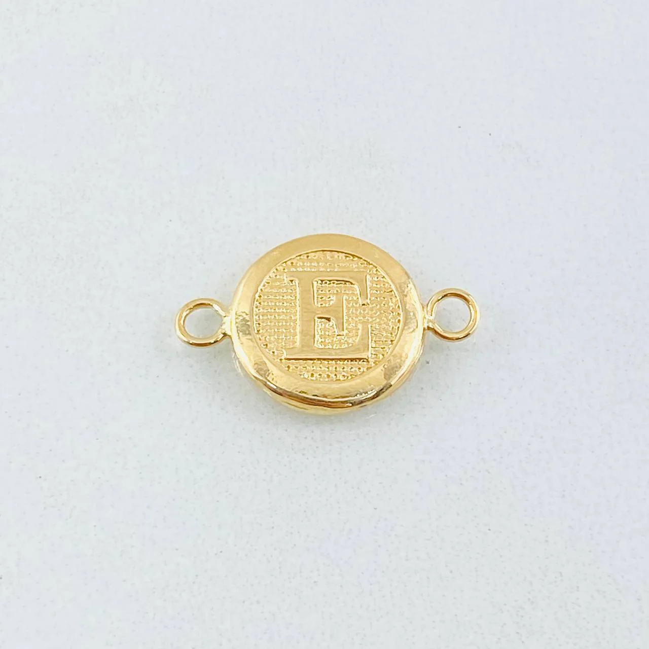 Herraje Letra Circulo E 0.35 g / 1.5 cm Oro Amarillo 18K - Image 2
