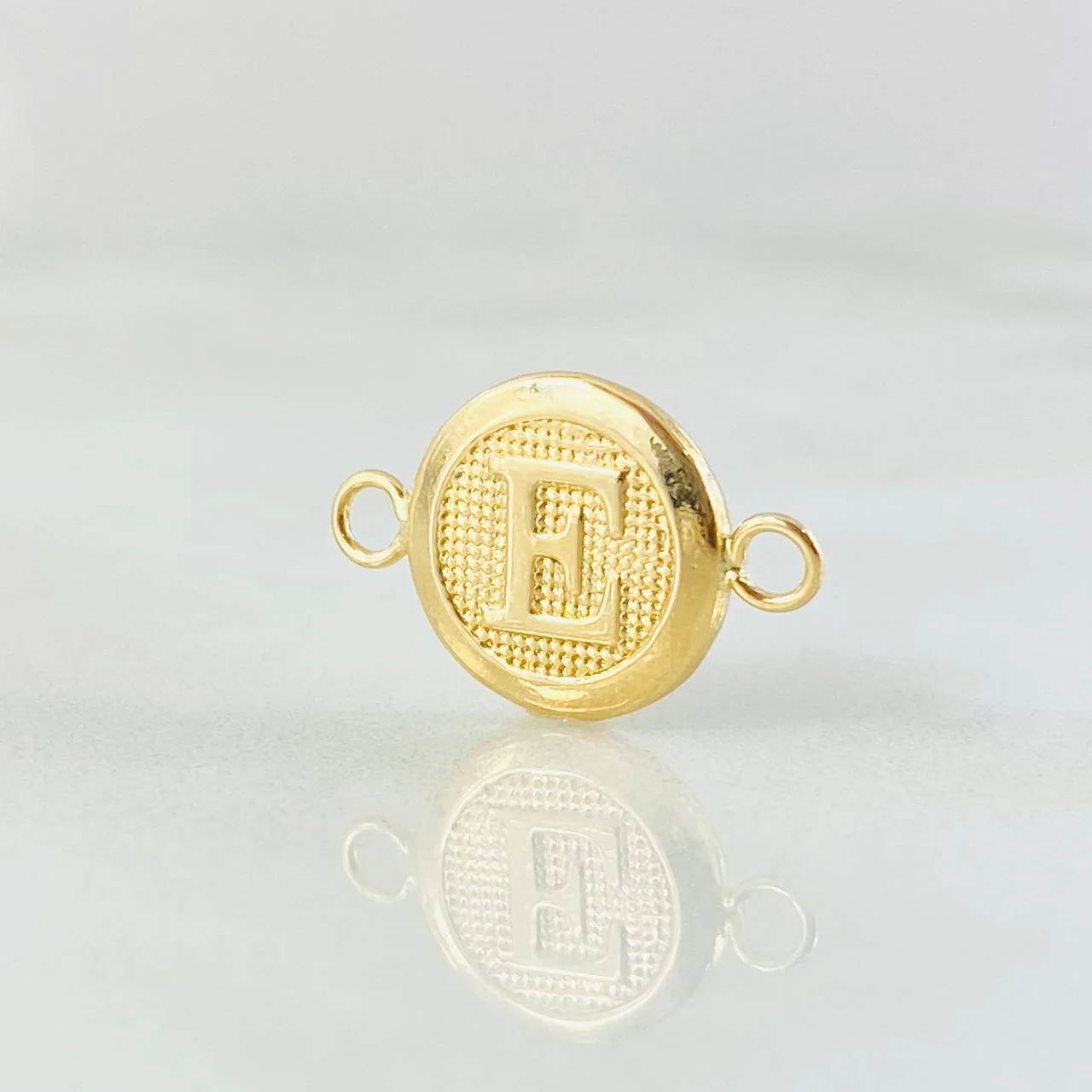 Herraje Letra Circulo E 0.35 g / 1.5 cm Oro Amarillo 18K