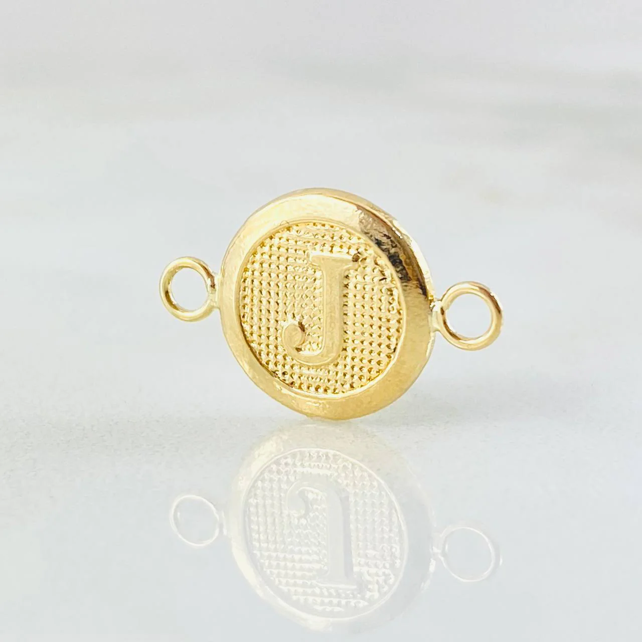 Herraje Letra Circulo J 0.35 g / 1.5 cm Oro Amarillo 18K