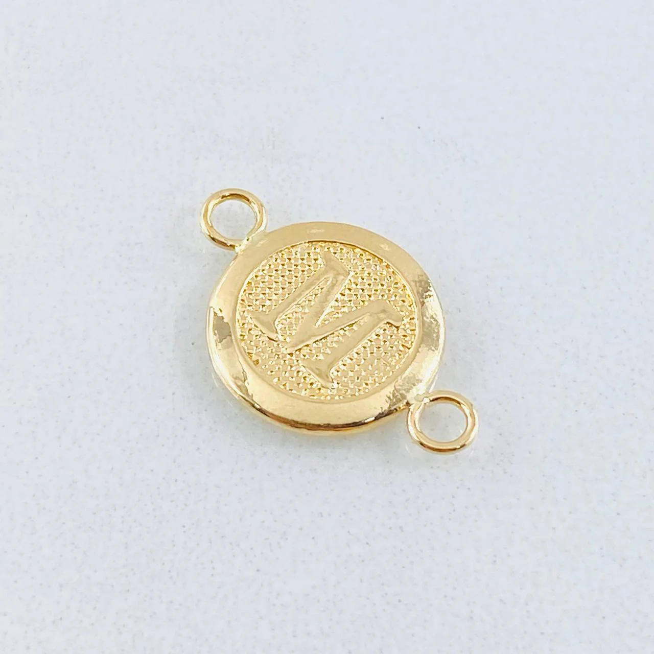 Herraje Letra Circulo M 0.4 g / 1.5 cm Oro Amarillo 18K - Image 3