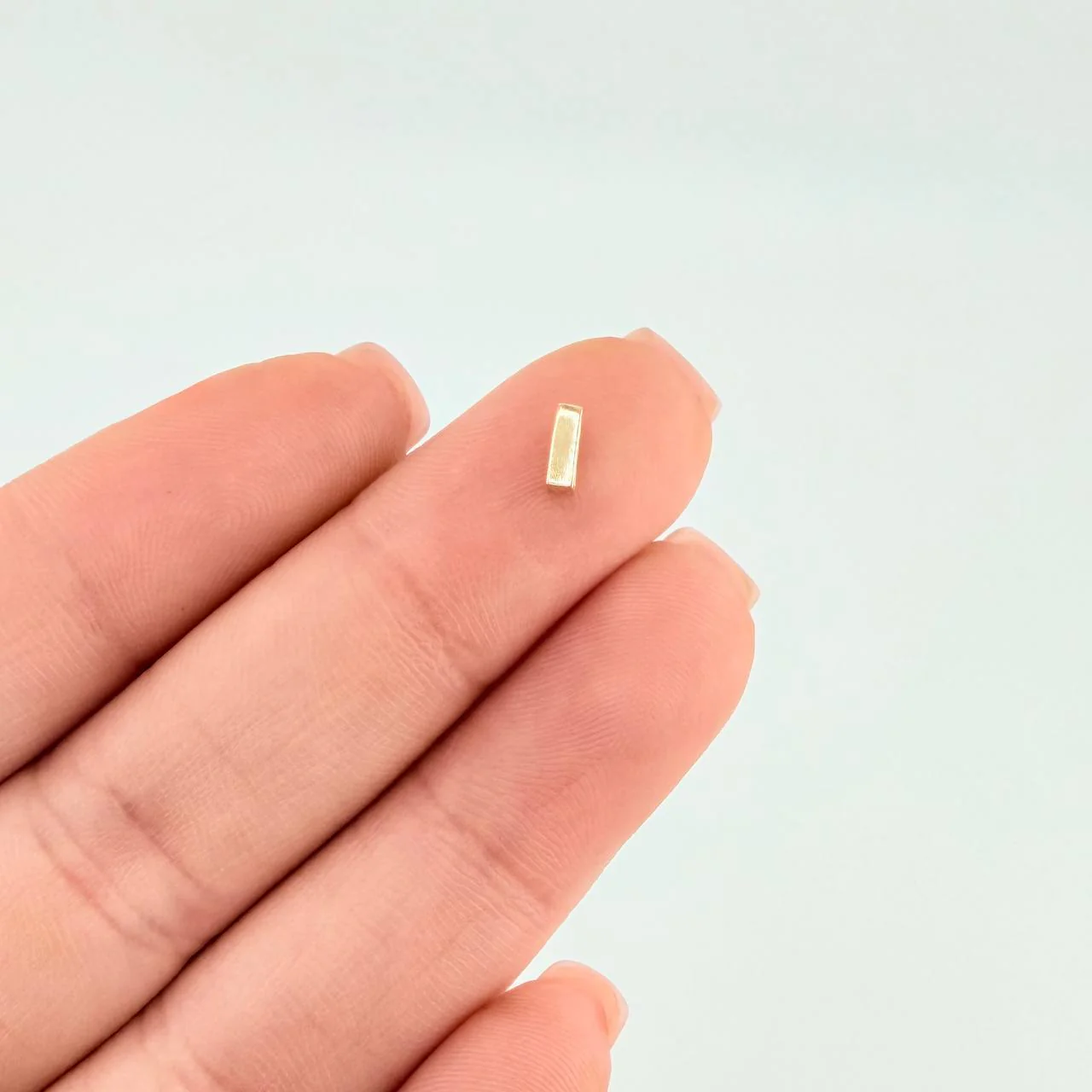 Herraje Letra I 0.15 g / 0.6 cm Oro Amarillo 18K - Image 3