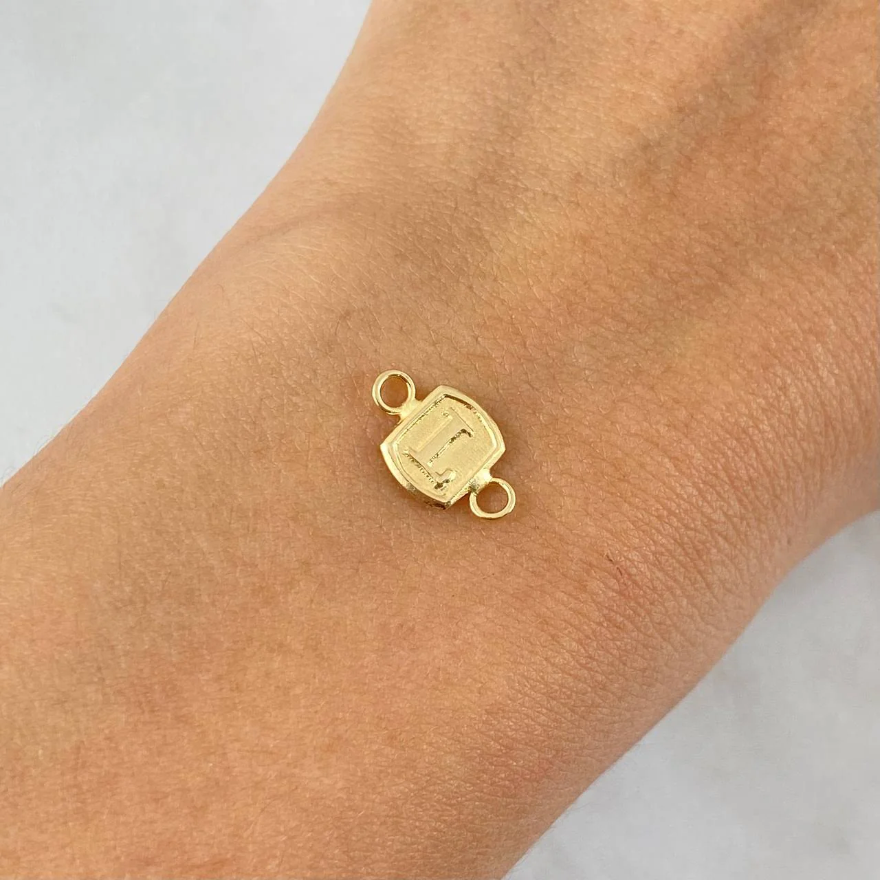 Herraje Letra L 0.9 g / 1.2 cm Oro Amarillo 18K - Image 3