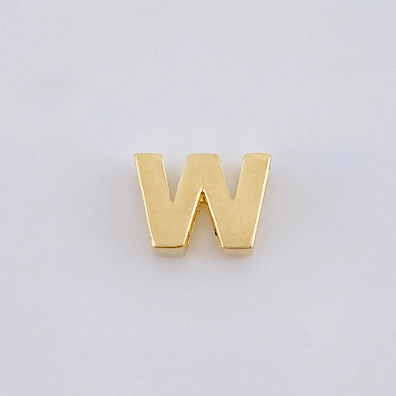 Herraje Letra W 0.35 g / 0.8 cm Oro Amarillo 18K