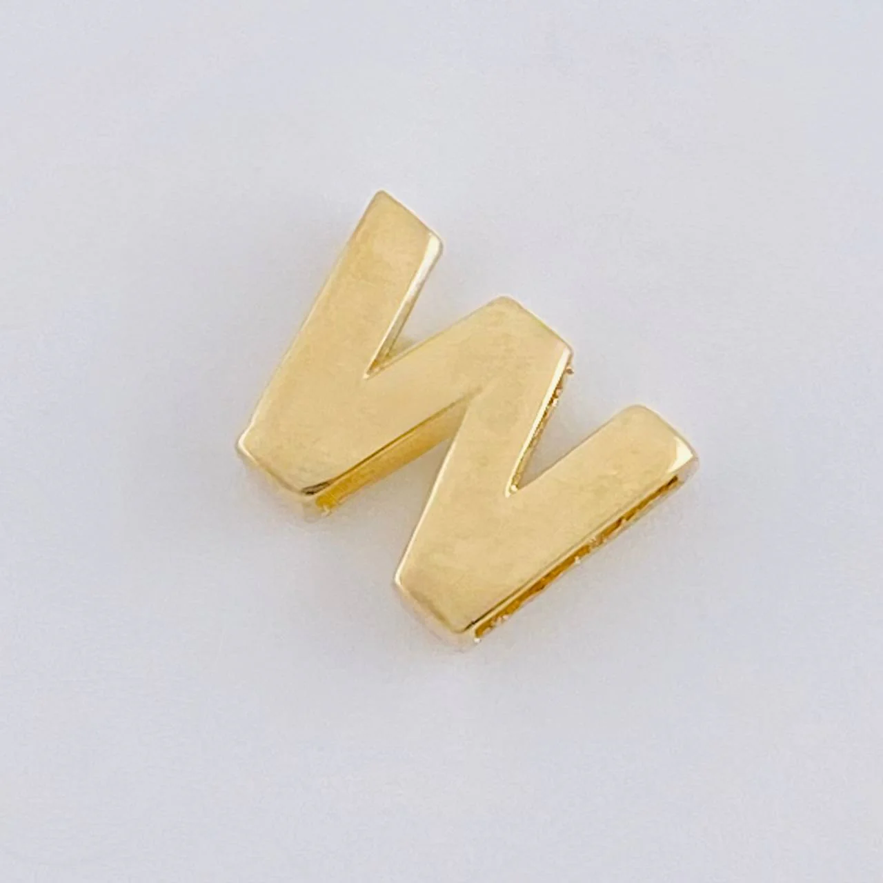 Herraje Letra W 0.35 g / 0.8 cm Oro Amarillo 18K - Image 2