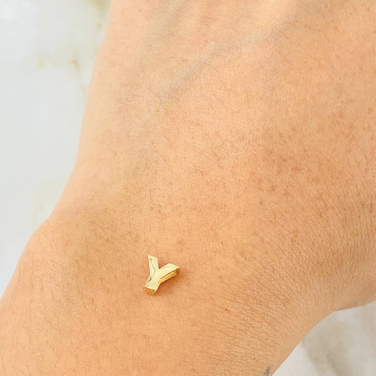 Herraje Letra Y 0.2 g / 0.6 cm Oro Amarillo 18K - Image 4