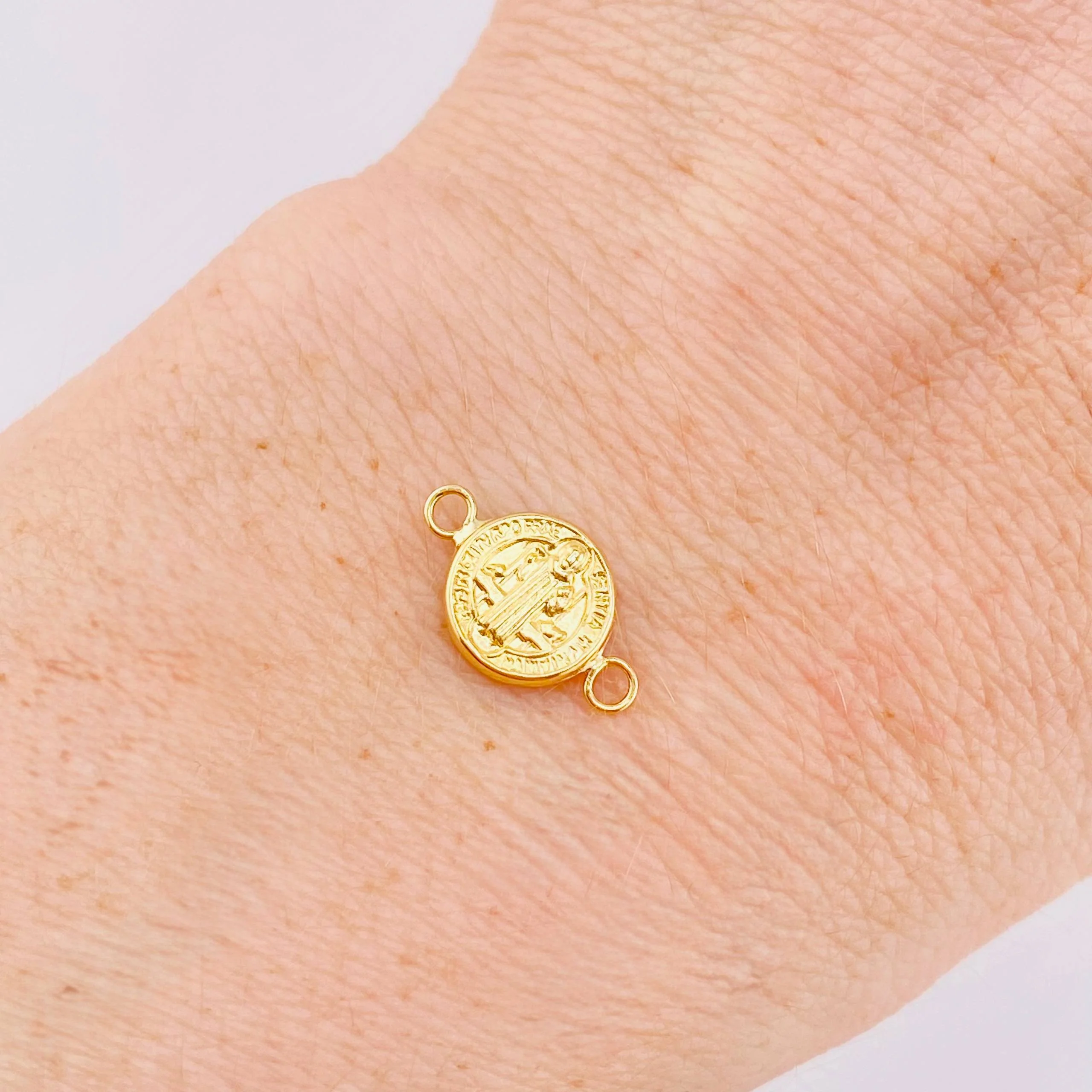 Herraje San Benito 0.6gr / 1.7cm / Oro Amarillo 18K - Image 5