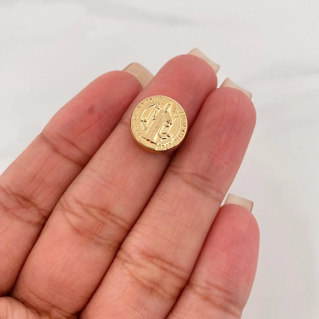 Herraje San Benito 0.85 g / 1.5 cm Oro Amarillo 18K - Image 4