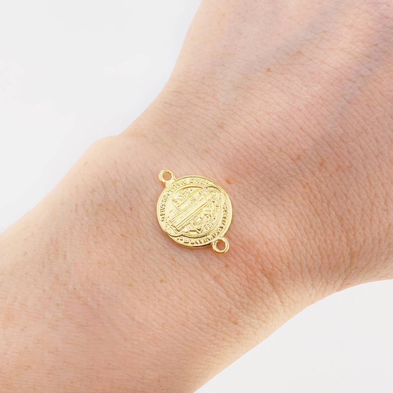 Herraje San Benito 0.95 g / 2 cm Oro Amarillo 18K - Image 4