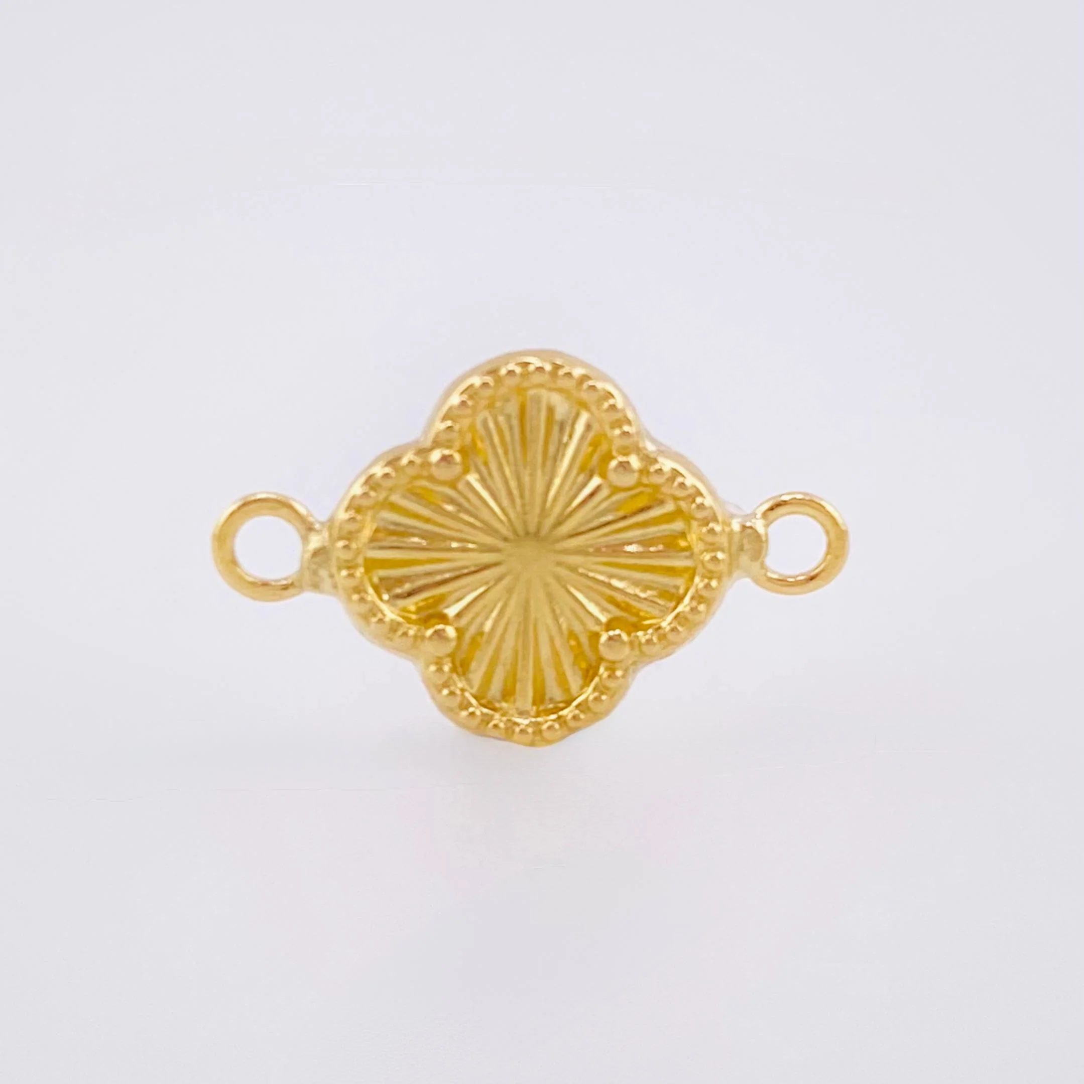 Herraje Trebol Dorado 0.55gr / 1.5cm / Oro Amarillo 18K © - Image 3