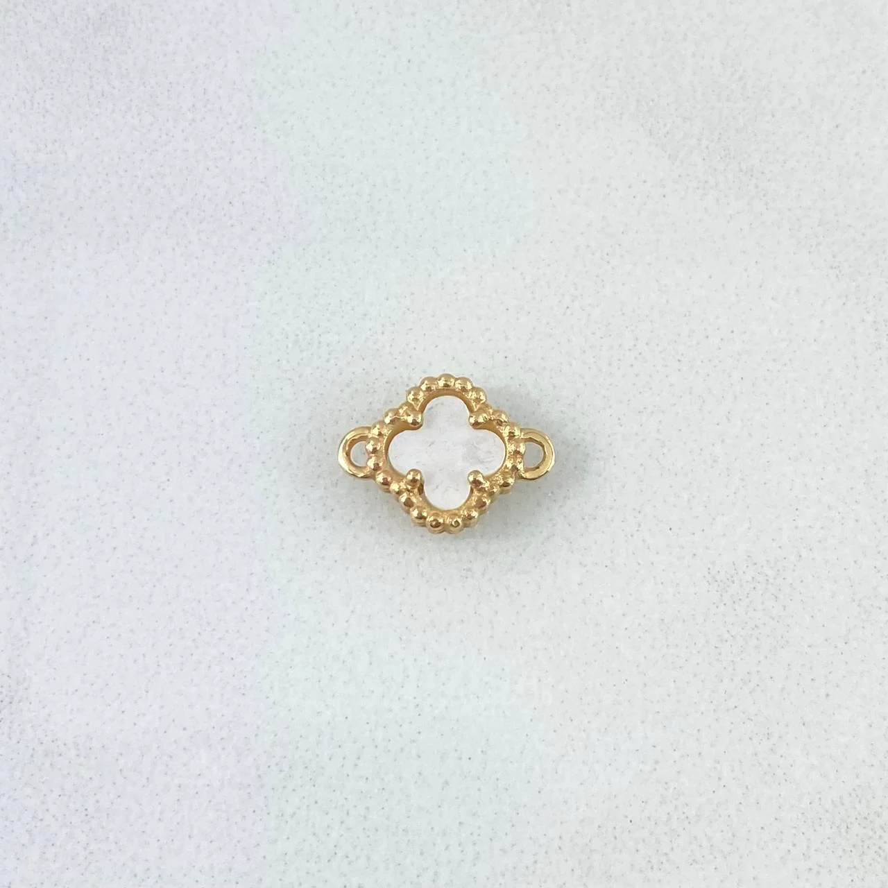 Herraje Trebol Nacar Blanco 0.55gr / 1cm / Oro Amarillo 18K - Image 2