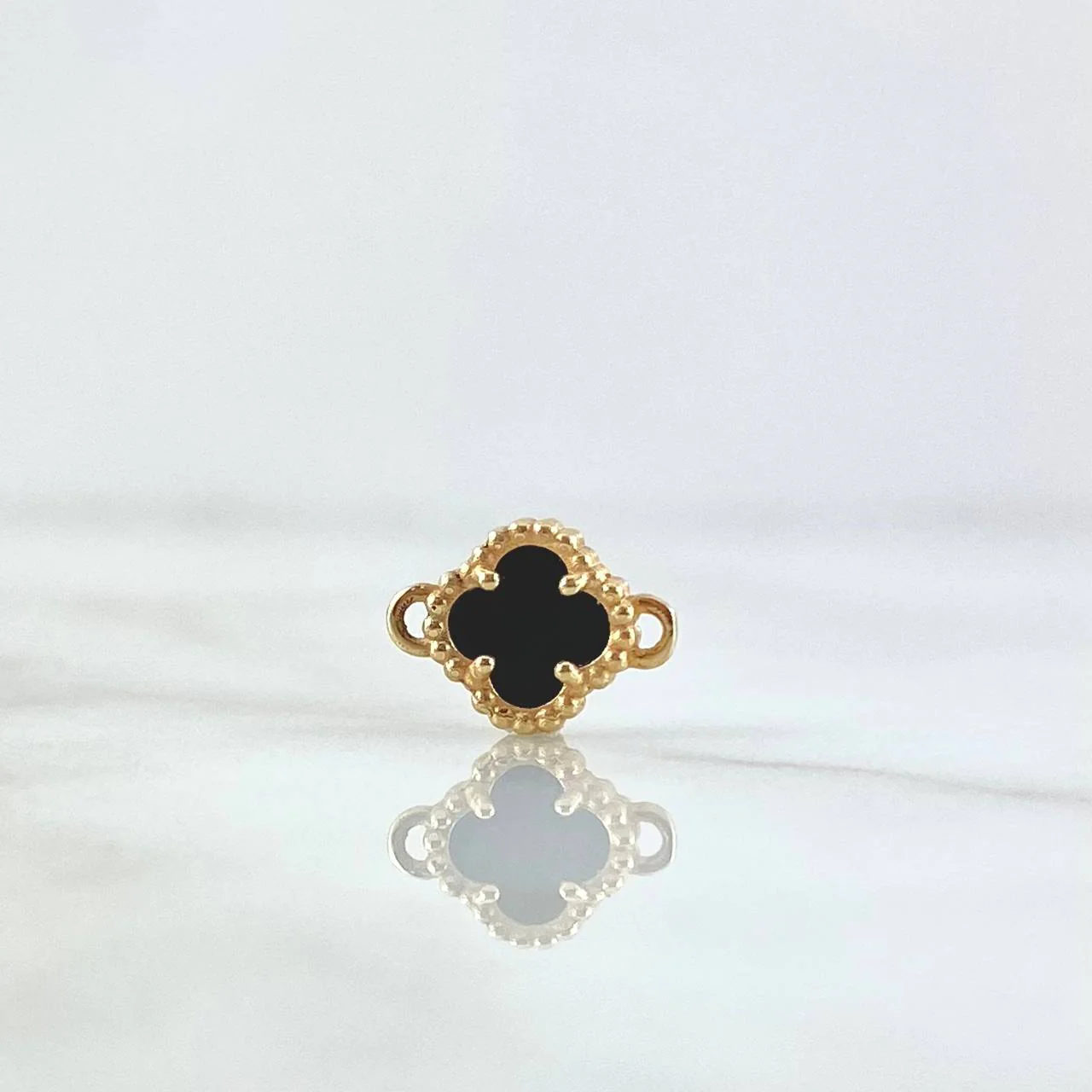 Herraje Trebol Onix Negro 0.95gr / 1.5cm / Oro Amarillo Nac.Esp. 18K