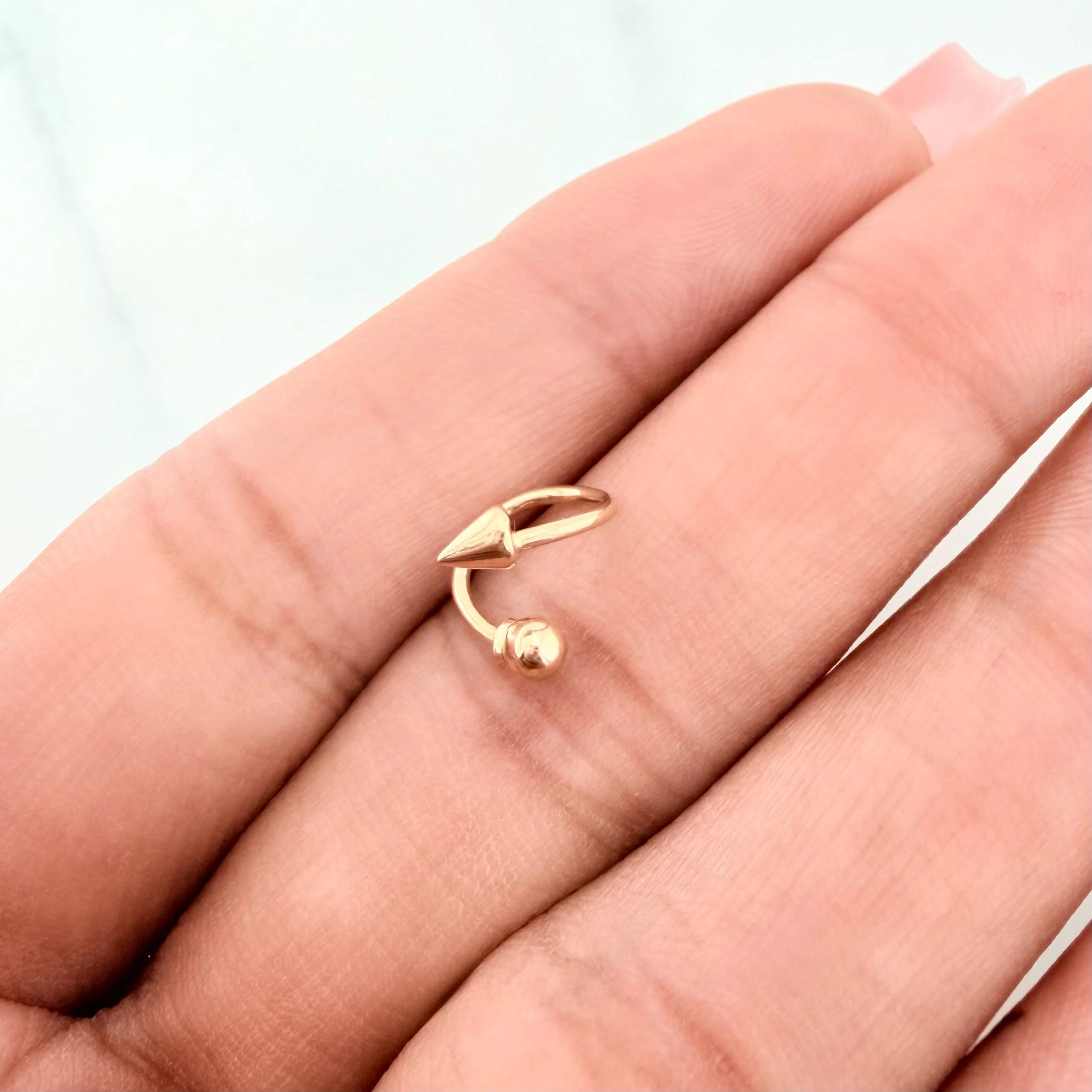Piercing Punta Flecha Bola Espiral 0.65 g / 1 cm Oro Amarillo 18K - Image 4
