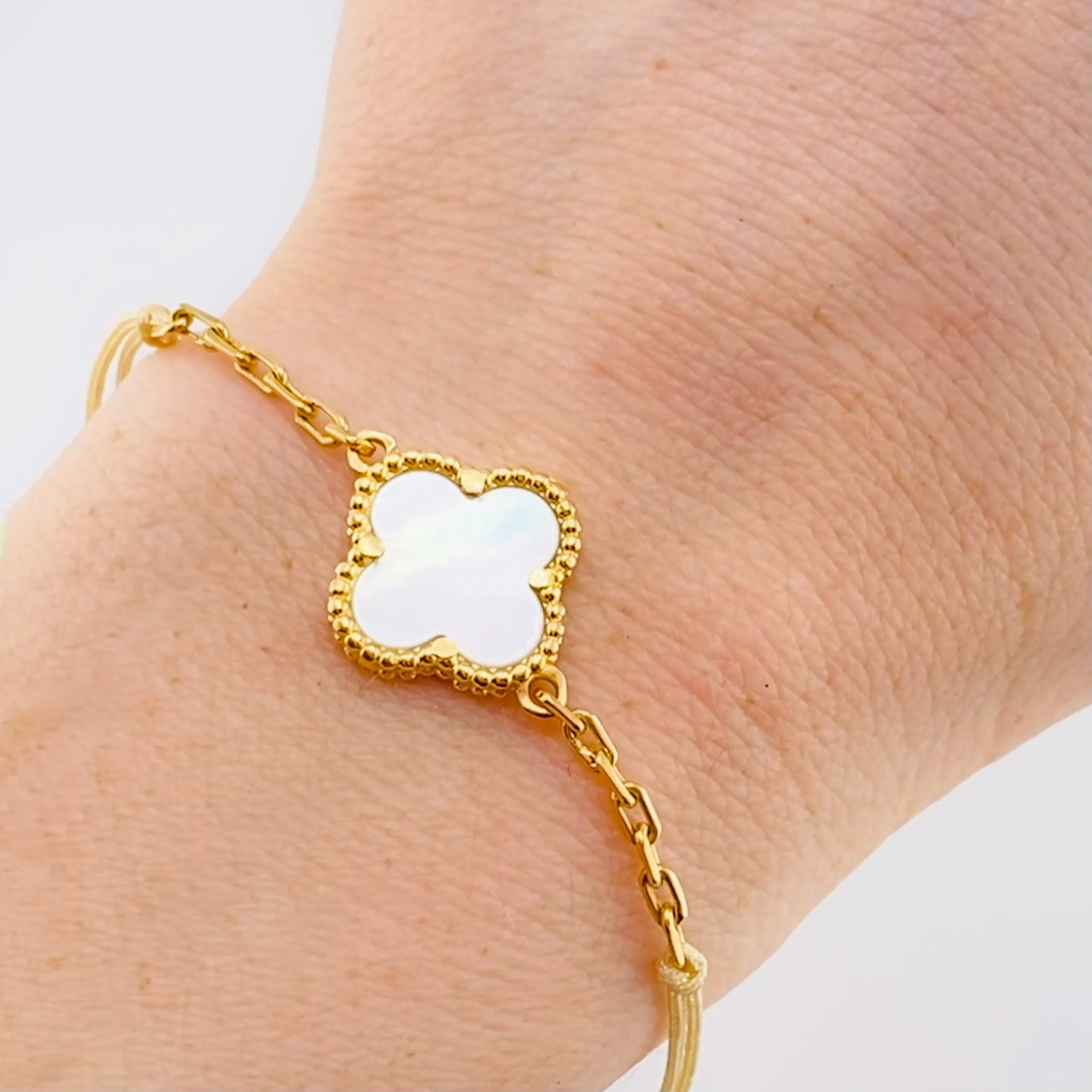 Pulsera Beige Trebol Blanco Cajón 3gr / Oro Amarillo 18K - Image 4