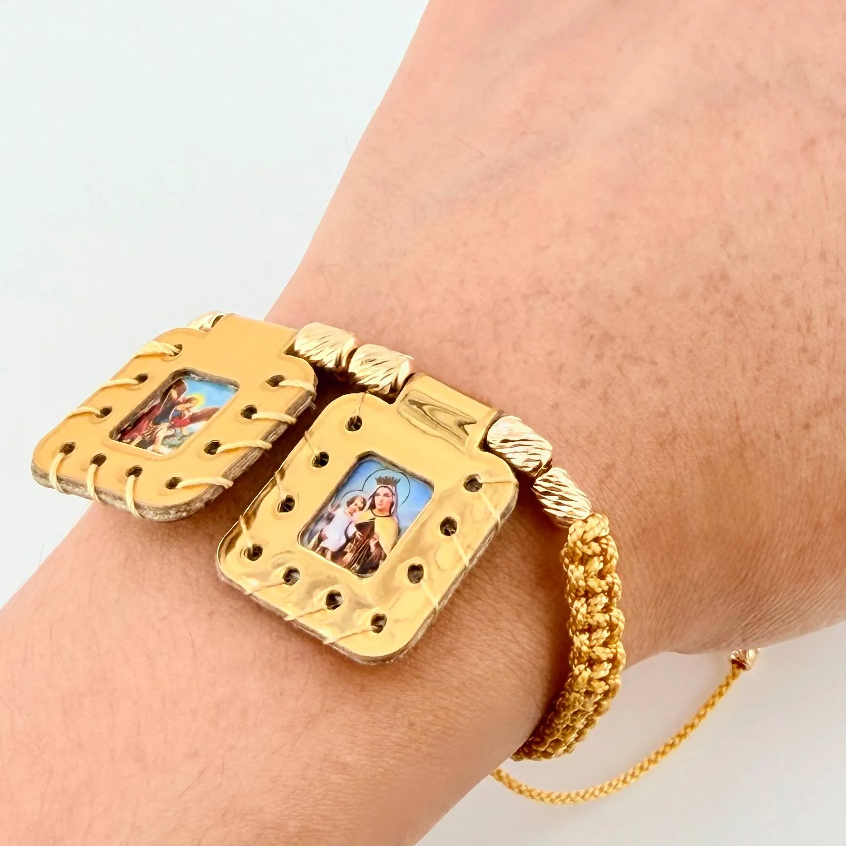 Pulsera Dorada Escapulario Cilindros Diamantados 8und 2gr / 3mm-4mm Oro Amarillo 18K - Image 4