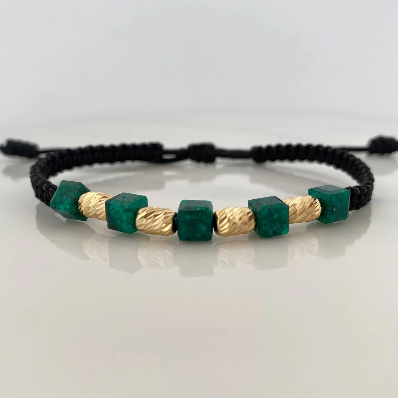 Pulsera Negra Morralla Cubica 6mm Cilindros 4 und Oro Amarillo 18K %