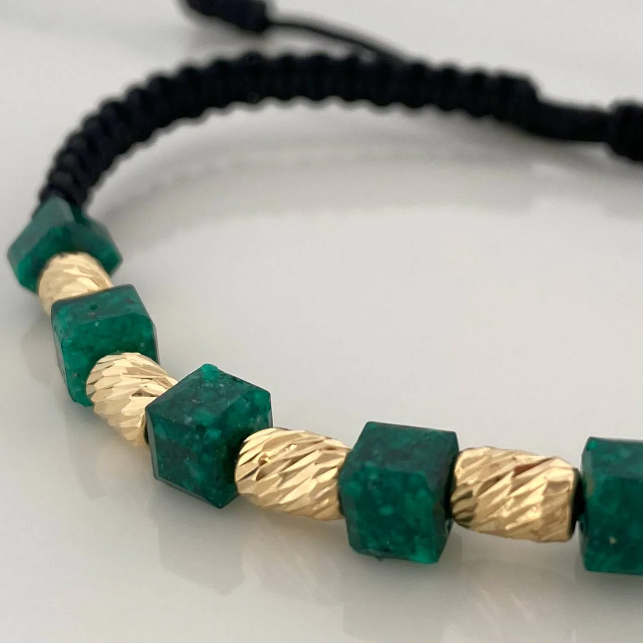 Pulsera Negra Morralla Cubica 6mm Cilindros 4 und Oro Amarillo 18K % - Image 3