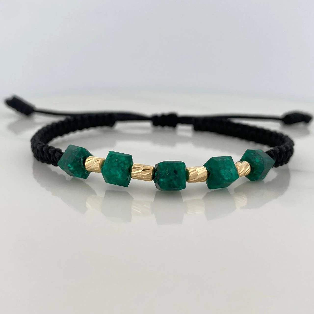 Pulsera Negra Morralla Cubica 5mm Cilindros 4 und Oro Amarillo 18K $