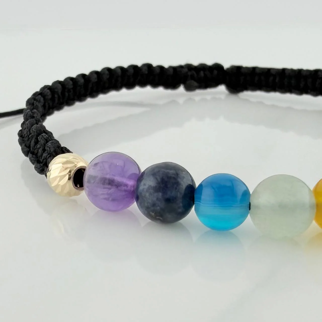 Pulsera Tejida Negra 7 Chakras Oro Amarillo 18K - Image 2