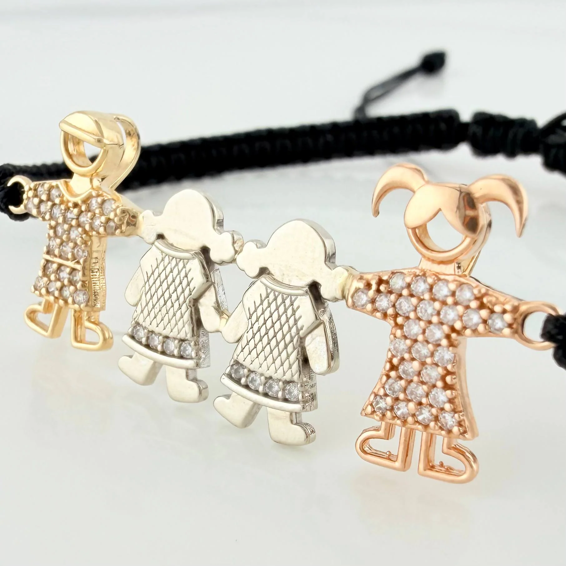 Pulsera Tejida Negra Familia Tres Oros 18K - Image 3