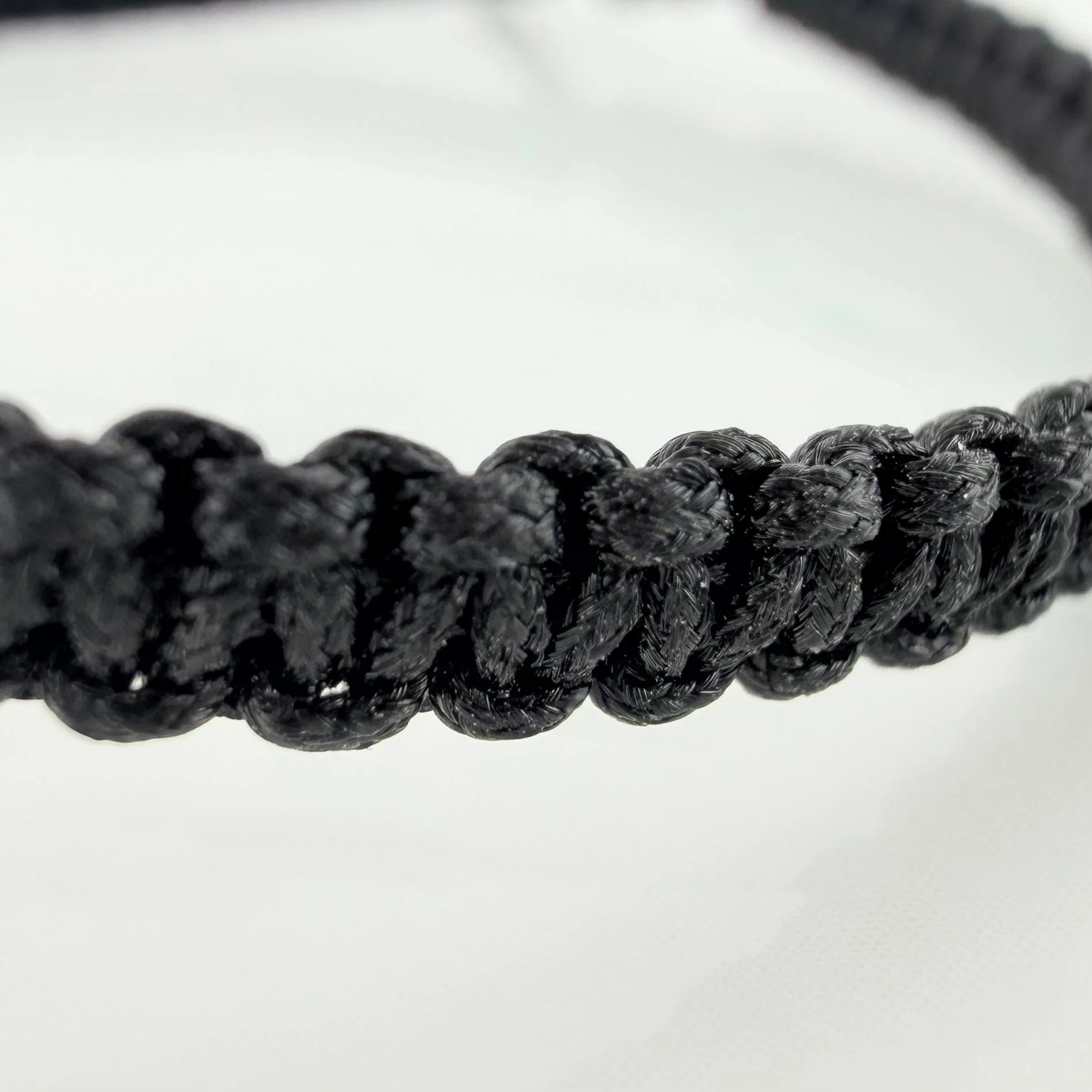 Pulsera Tejida Negra Familia Tres Oros 18K - Image 4