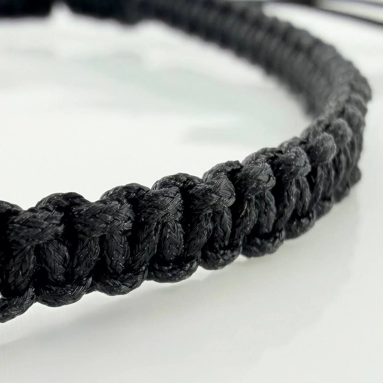Pulsera Tejida Negra Morralla Esmeralda Cubica 4Und Bolas 3Und Oro Amarillo 18K - Image 3
