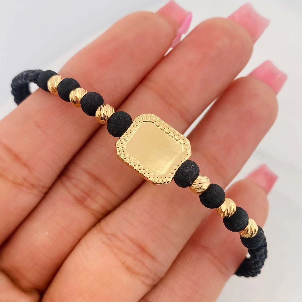 Pulsera Tejida Negra Placa Cuadrada Bolas Diamantadas Oro Amarillo 18K - Image 4