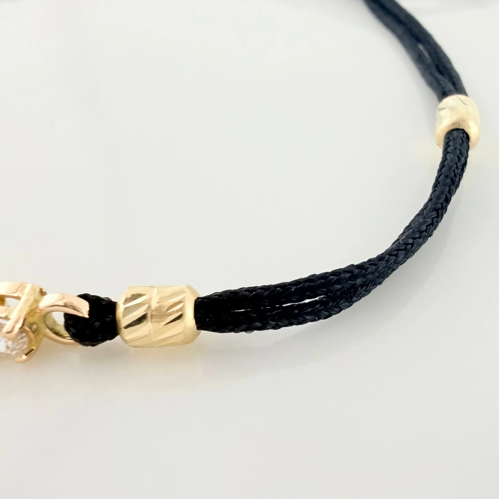 Pulsera Tejida Negra Retazo Tennis Oro Amarillo 18K - Image 3