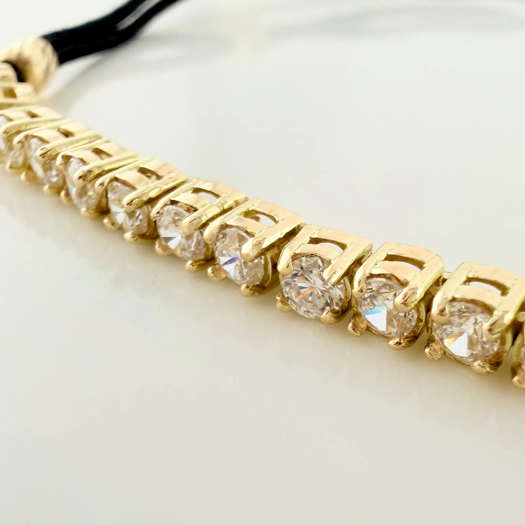 Pulsera Tejida Negra Retazo Tennis Oro Amarillo 18K - Image 4