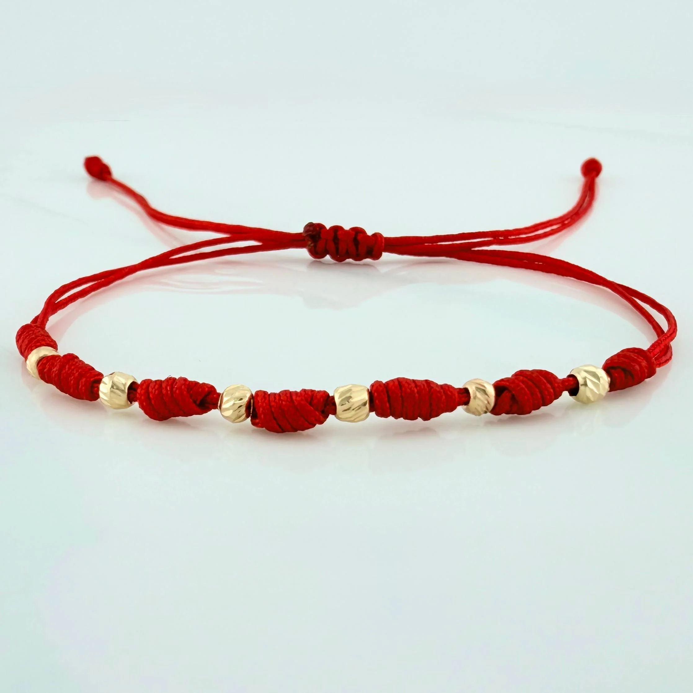 Pulsera Tejida Roja 7 Nudos 6 Bolas Diamantadas Oro Amarillo 18K - Image 2