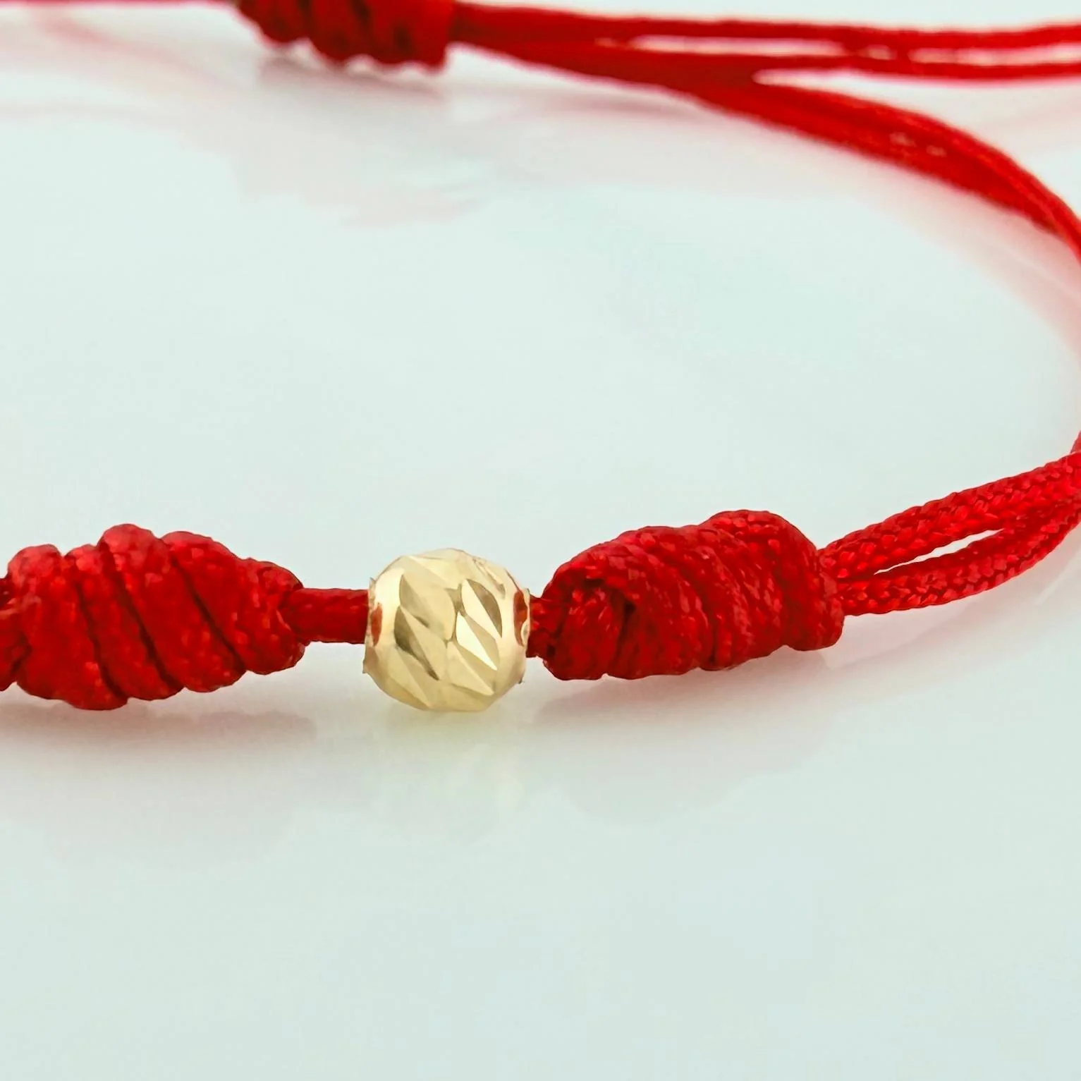 Pulsera Tejida Roja 7 Nudos 6 Bolas Diamantados Oro Amarillo 18K - Image 3
