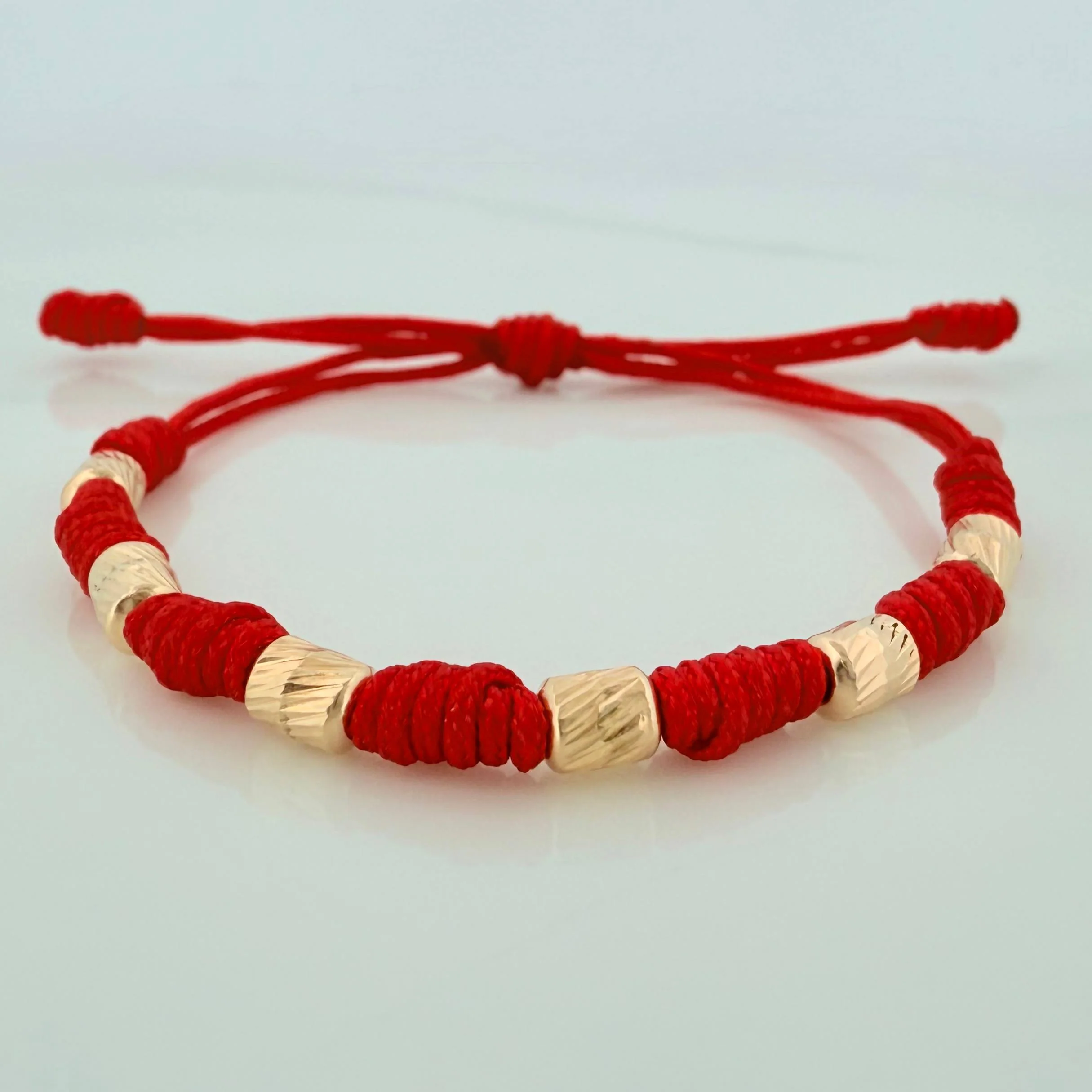 Pulsera Tejida Roja 7 Nudos 6 Cilindros Diamantadas Oro Amarillo 18K - Image 2