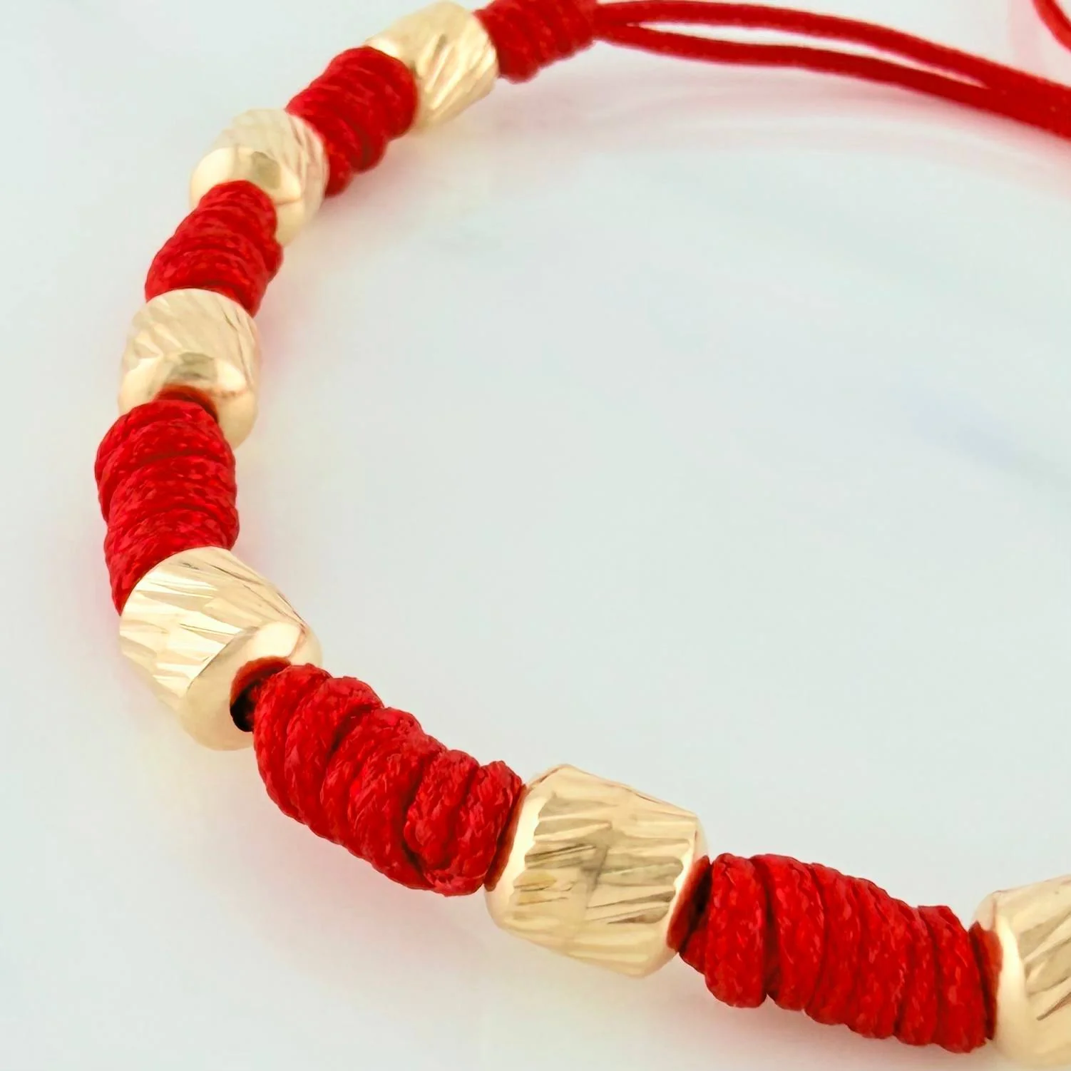 Pulsera Tejida Roja 7 Nudos 6 Cilindros Diamantado Oro Amarillo 18K - Image 4