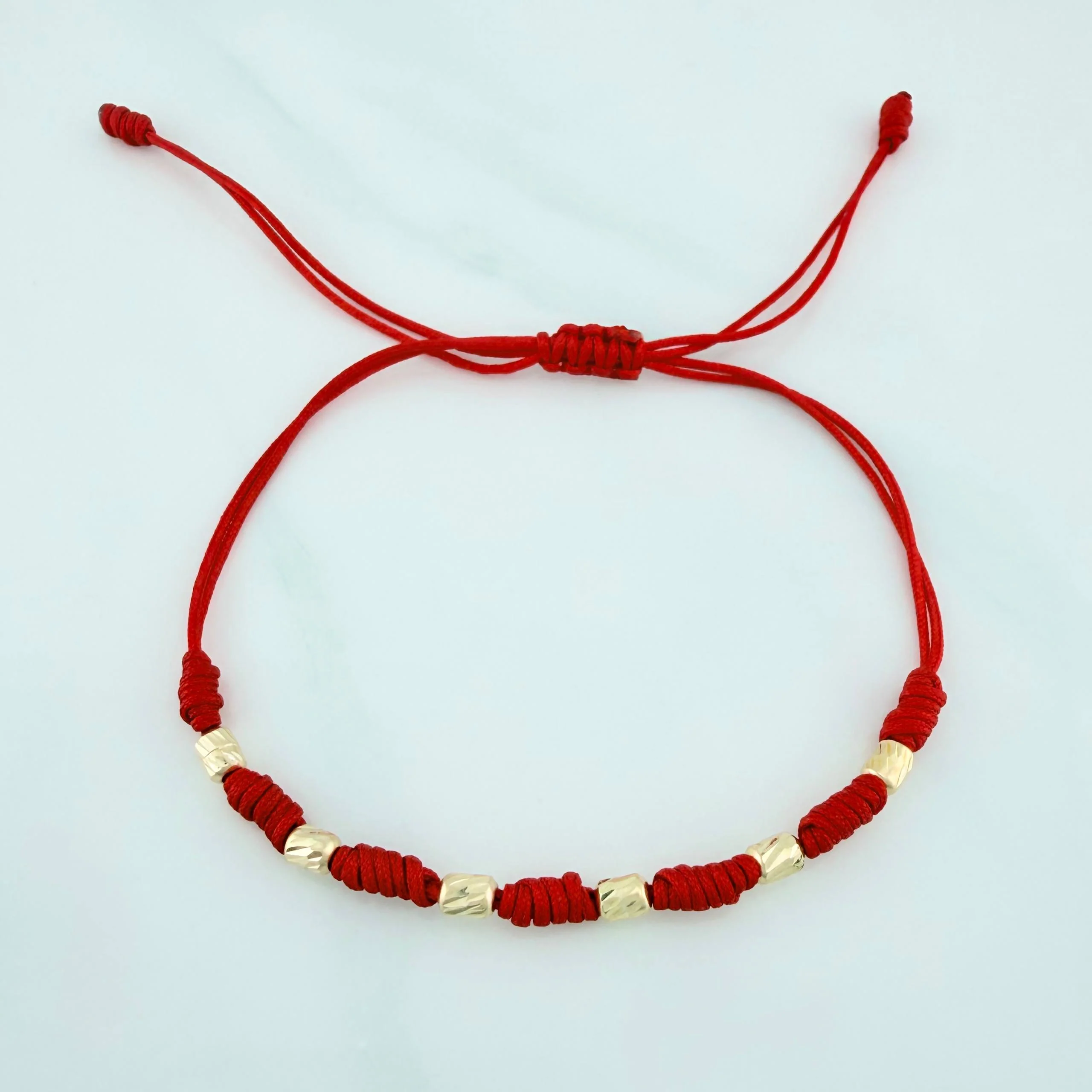 Pulsera Tejida Roja 7 Nudos 6 Cilindros Diamantados Oro Amarillo 18K