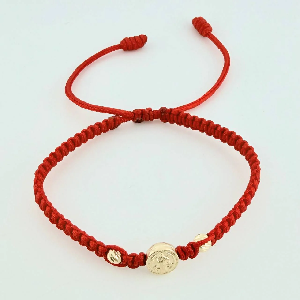 Pulsera Tejida Roja Herraje San Benito Bolas Diamantadas 4Mm / 2 Und Oro Amarillo 18K - Image 2