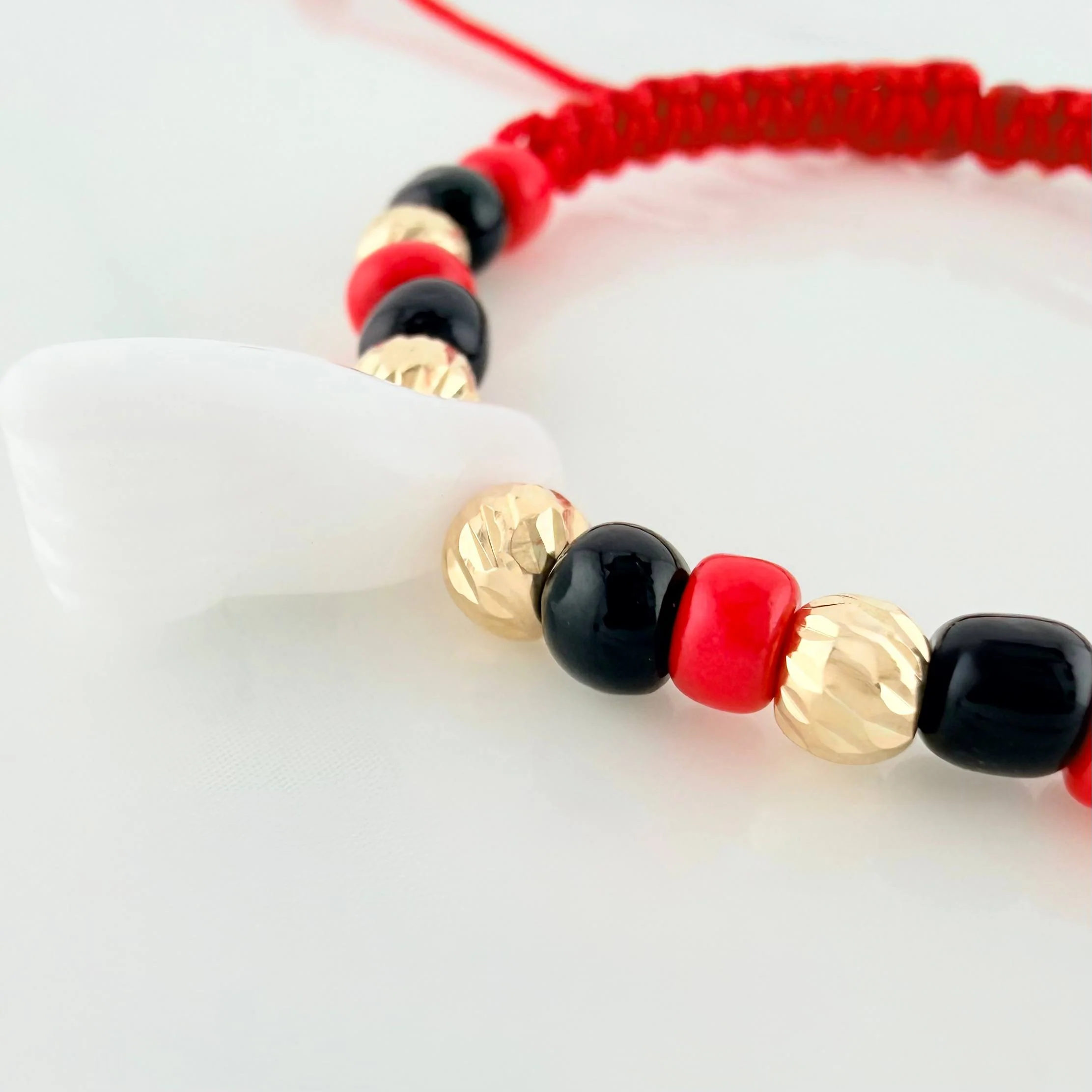 Pulsera Tejida Roja Mano Protección Oro Amarillo 18K - Image 5