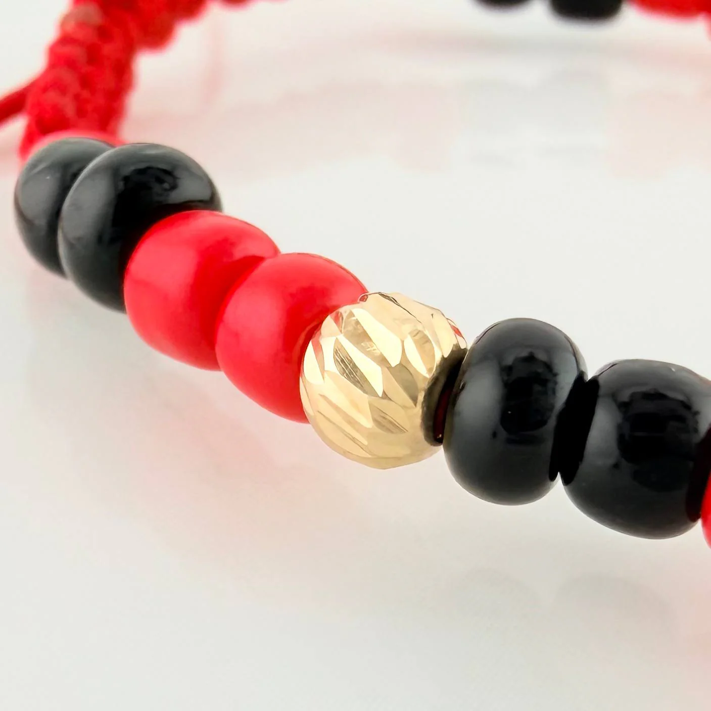 Pulsera Tejida Roja Mostacillas Oro Amarillo 18K - Image 4
