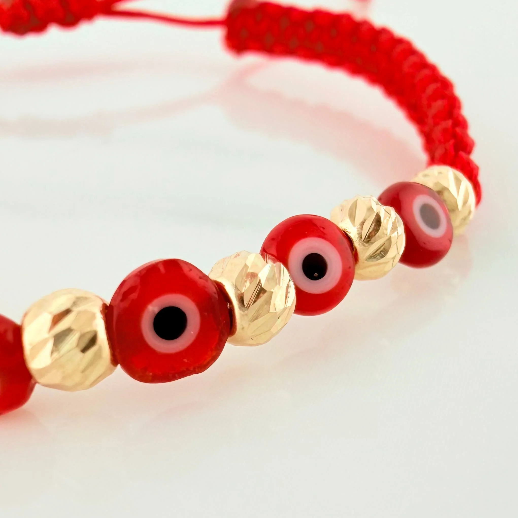 Pulsera Tejida Roja Ojos Turcos Bolas Diamantadas 5Und Oro Amarillo 18K - Image 3