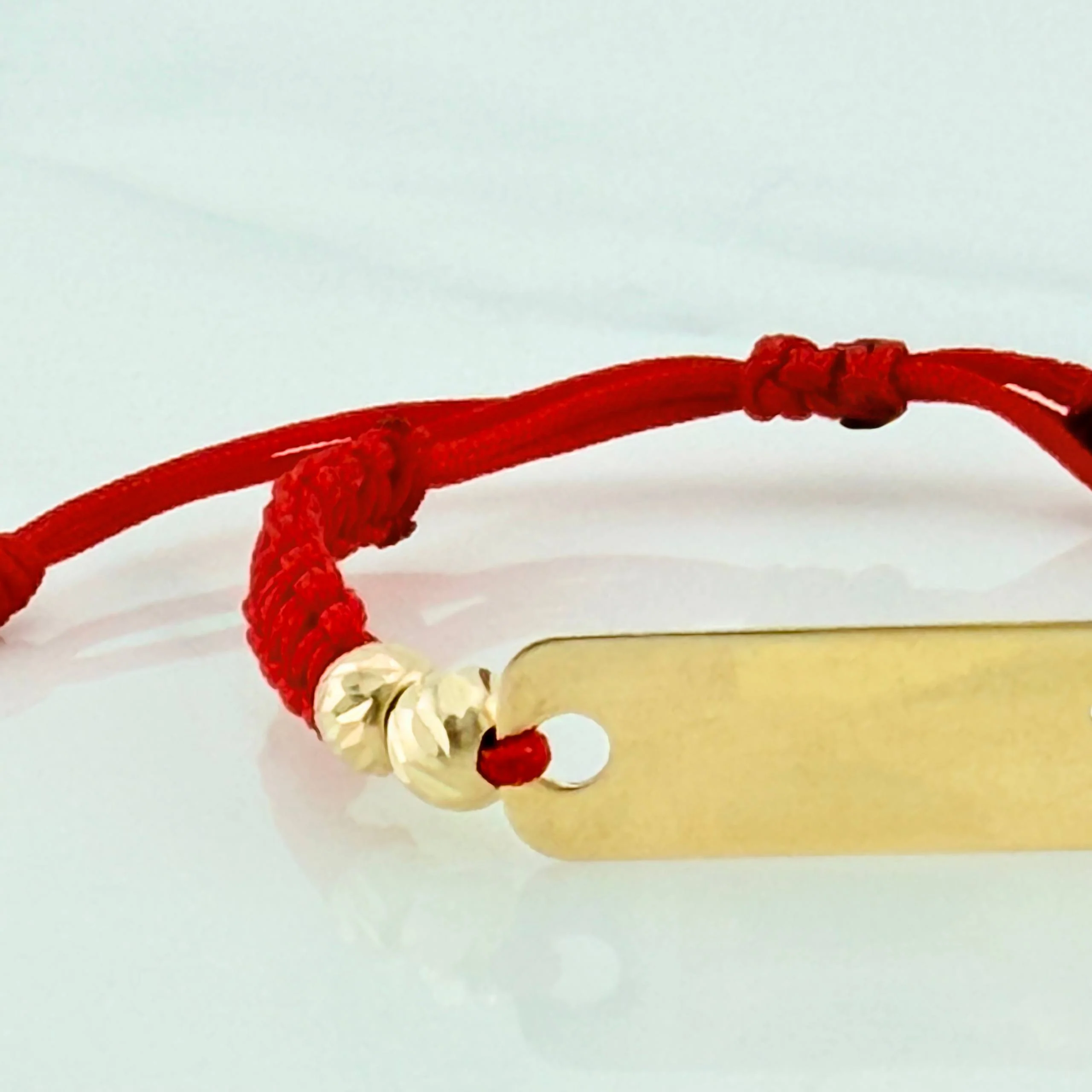 Pulsera Tejida Roja Placa Corona Oro Amarillo 18K - Image 3