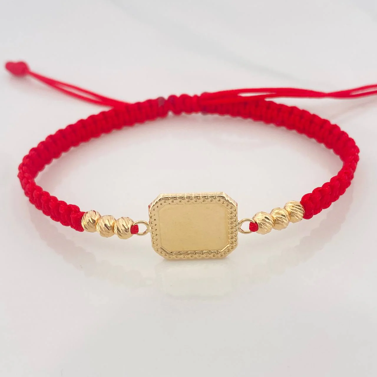 Pulsera Tejida Roja Placa Cuadrada Oro Amarillo 18K - Image 2