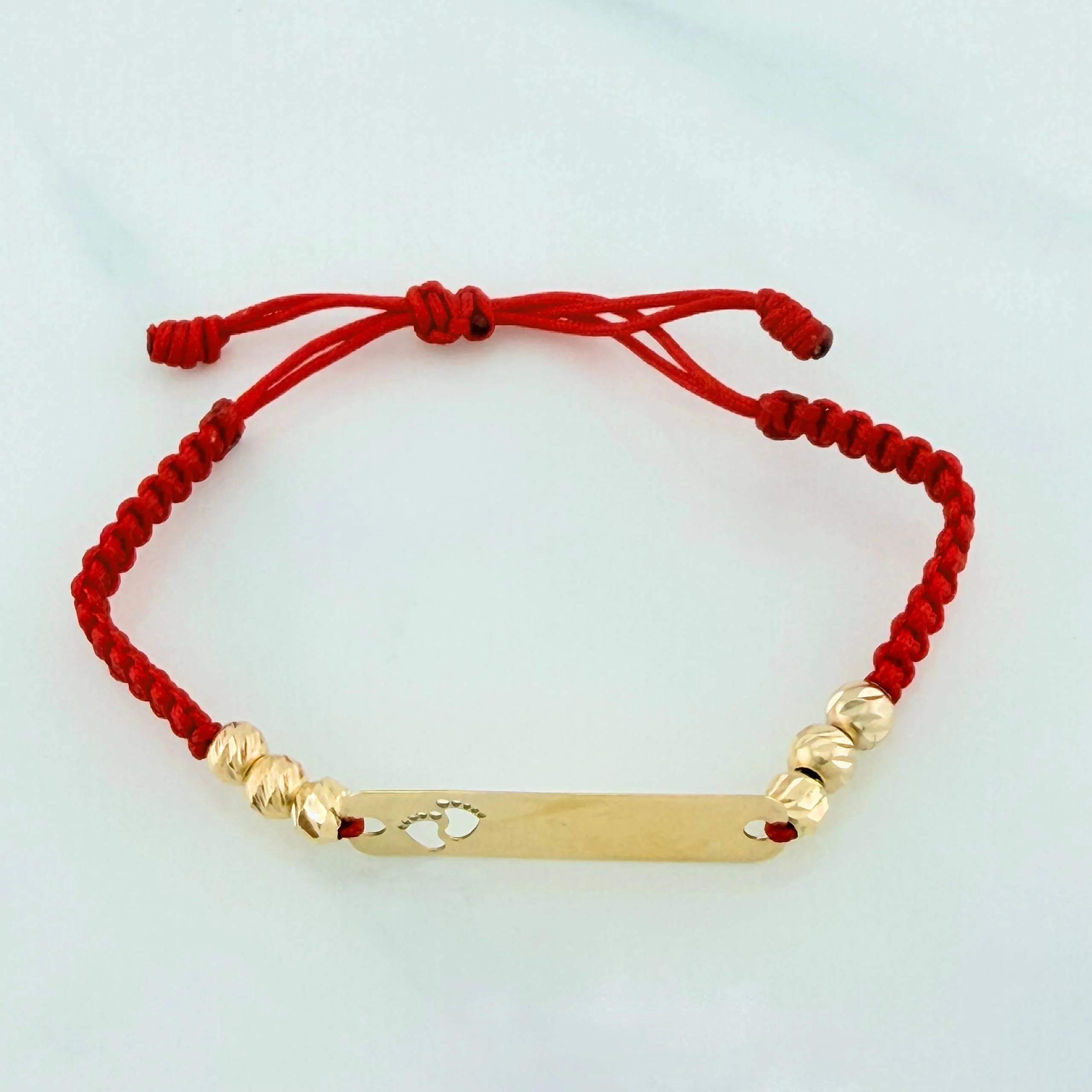 Pulsera Tejida Roja Placa Huellitas Oro Amarillo 18K - Image 3