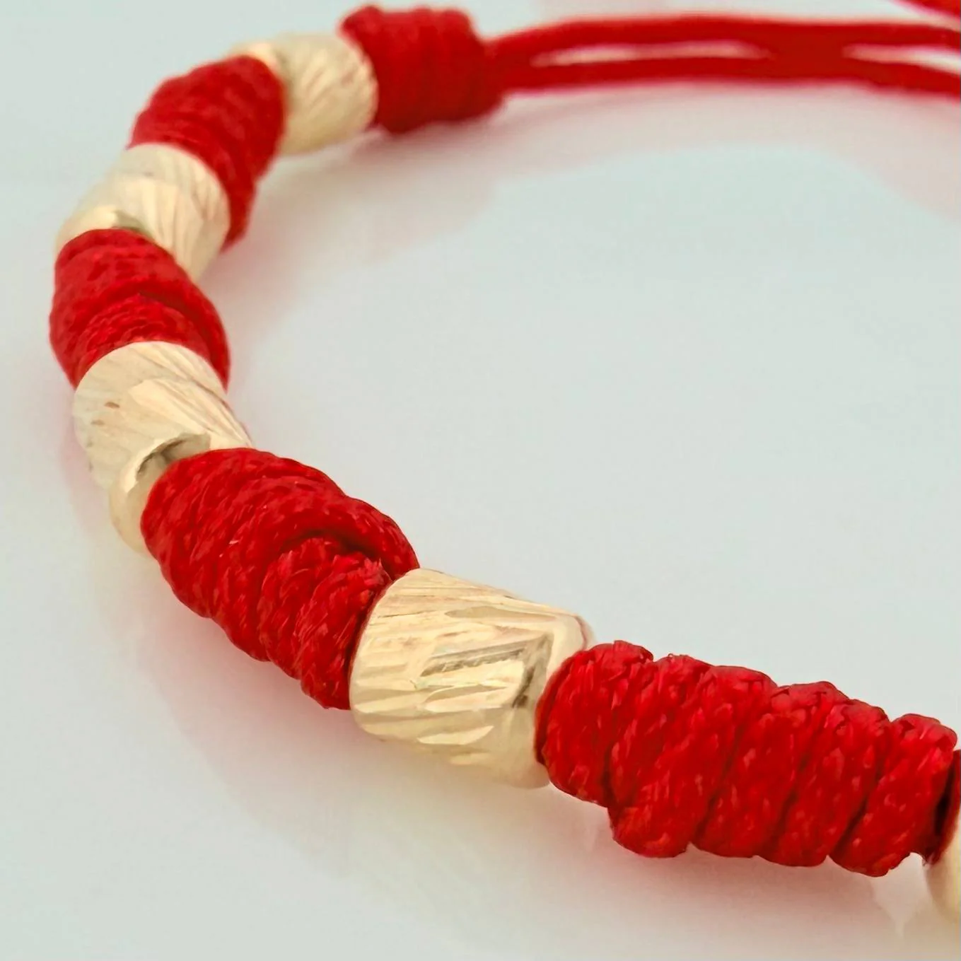 Pulsera Tejida Roja Siete Nudos 4Mm Oro Amarillo 18K - Image 4