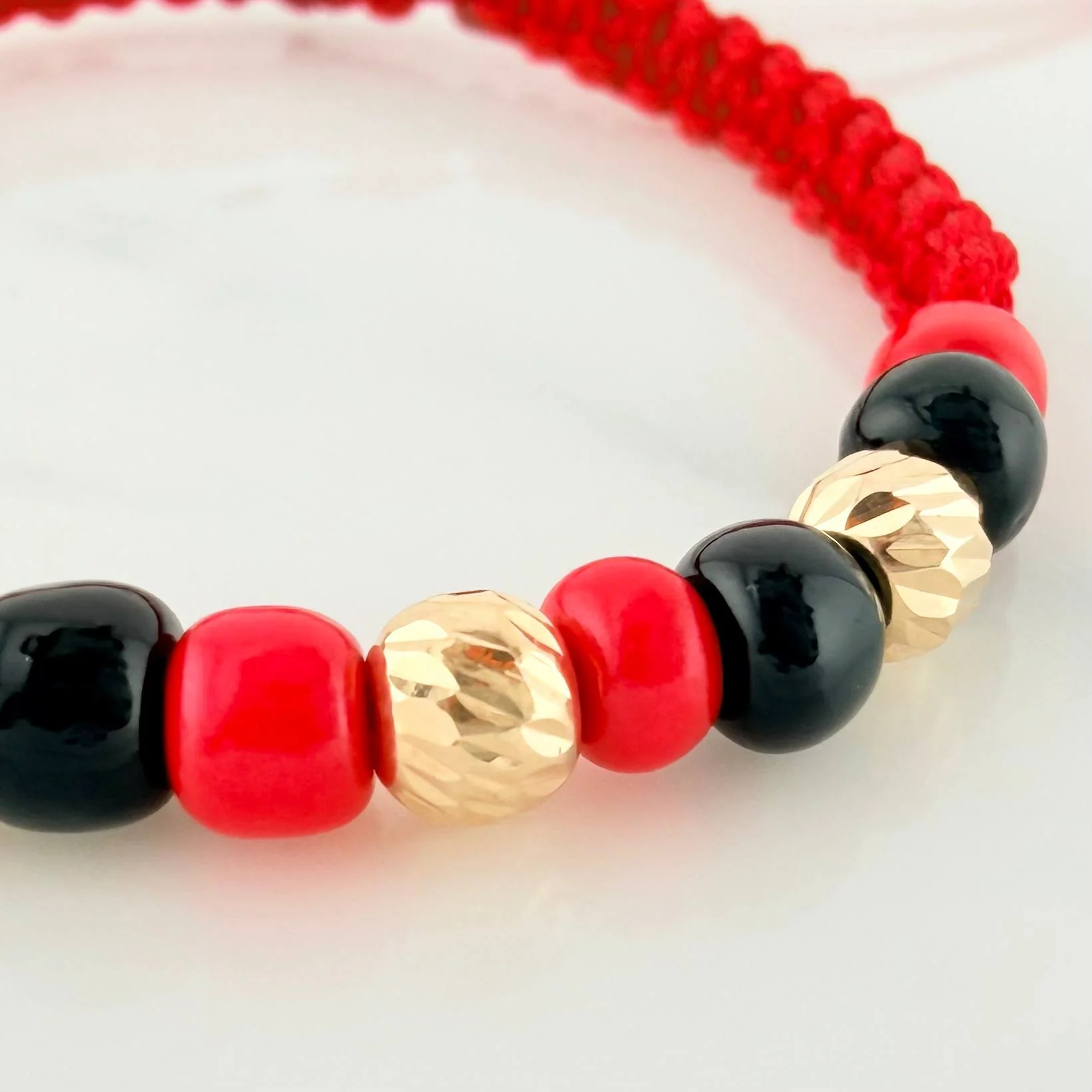 Pulsera Tejida Roja Tejida Mano Protección Oro Amarillo 18K - Image 2