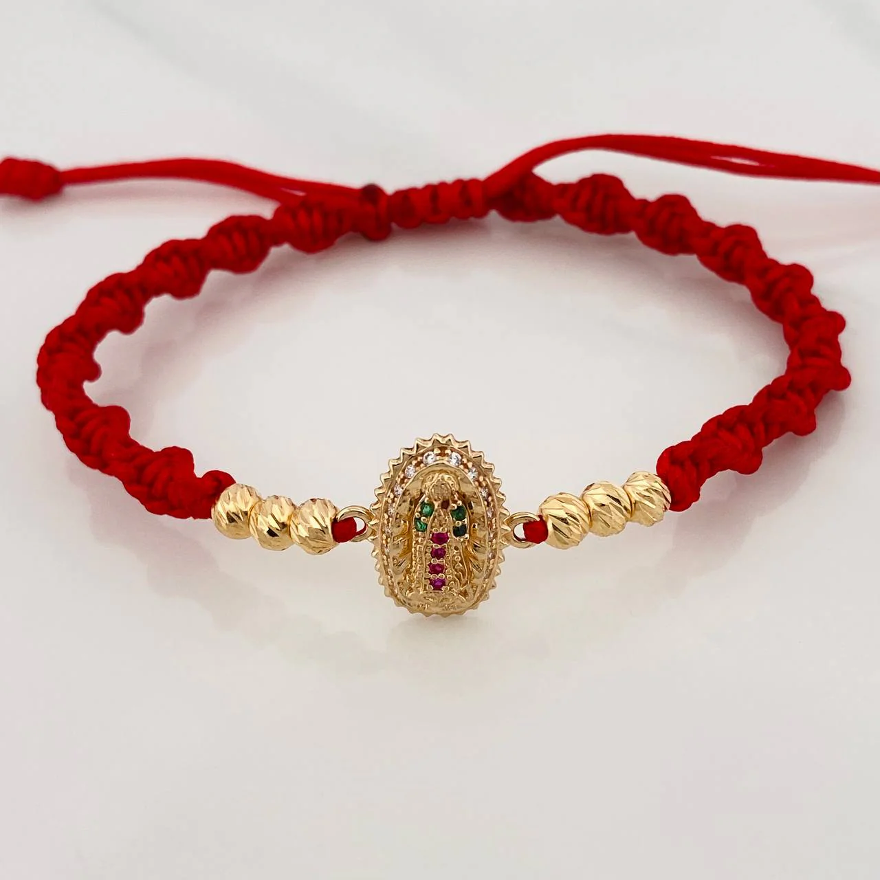 Pulsera Tejida Roja Virgen Guadalupe Bolas Diamantadas Oro Amarillo 18K - Image 2