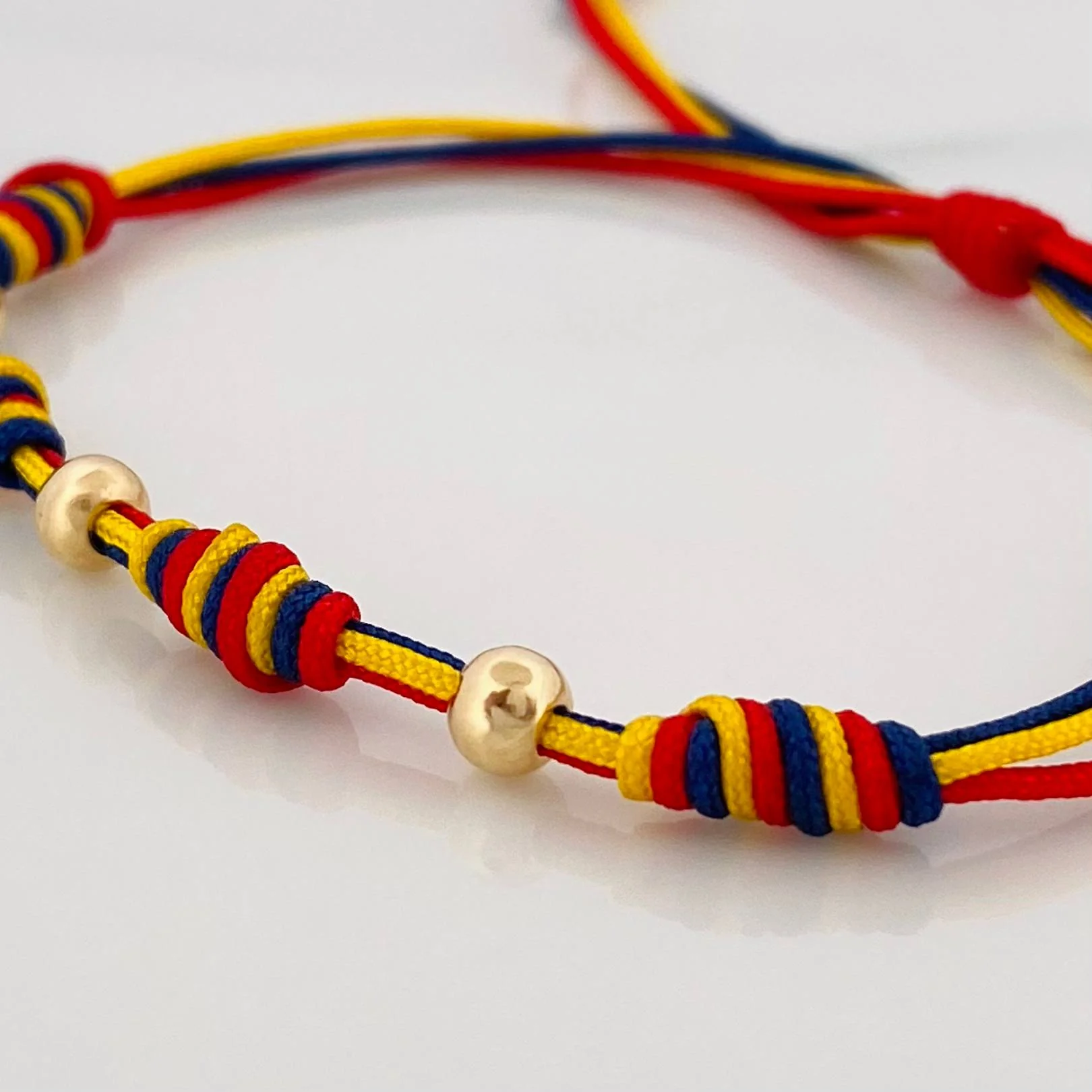 Pulsera Tejida Tricolor Cuatro Nudos 4Mm Oro Amarillo 18K - Image 2