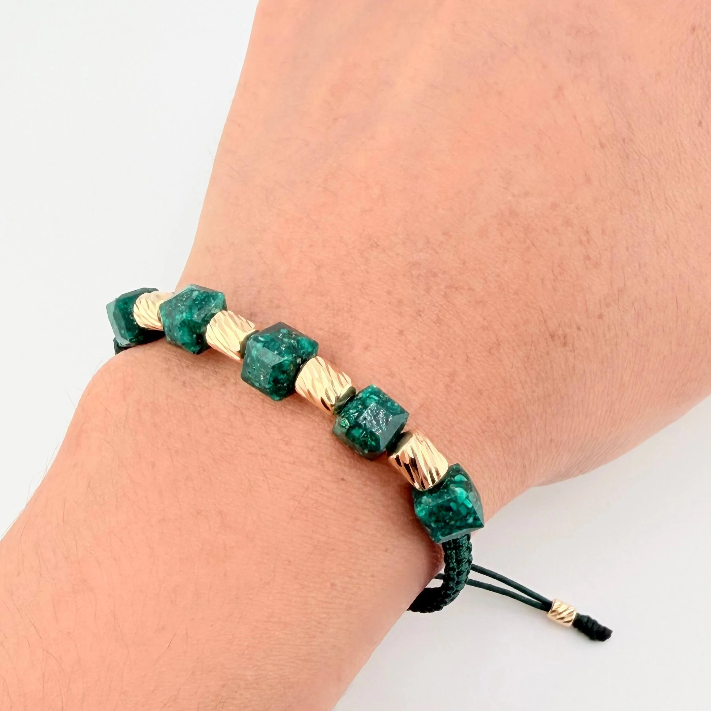 Pulsera Verde Esmeralda Cubica Cilindros Diamantados 6und 1.4gr / 3mm-5mm Oro Amarillo 18K © - Image 3