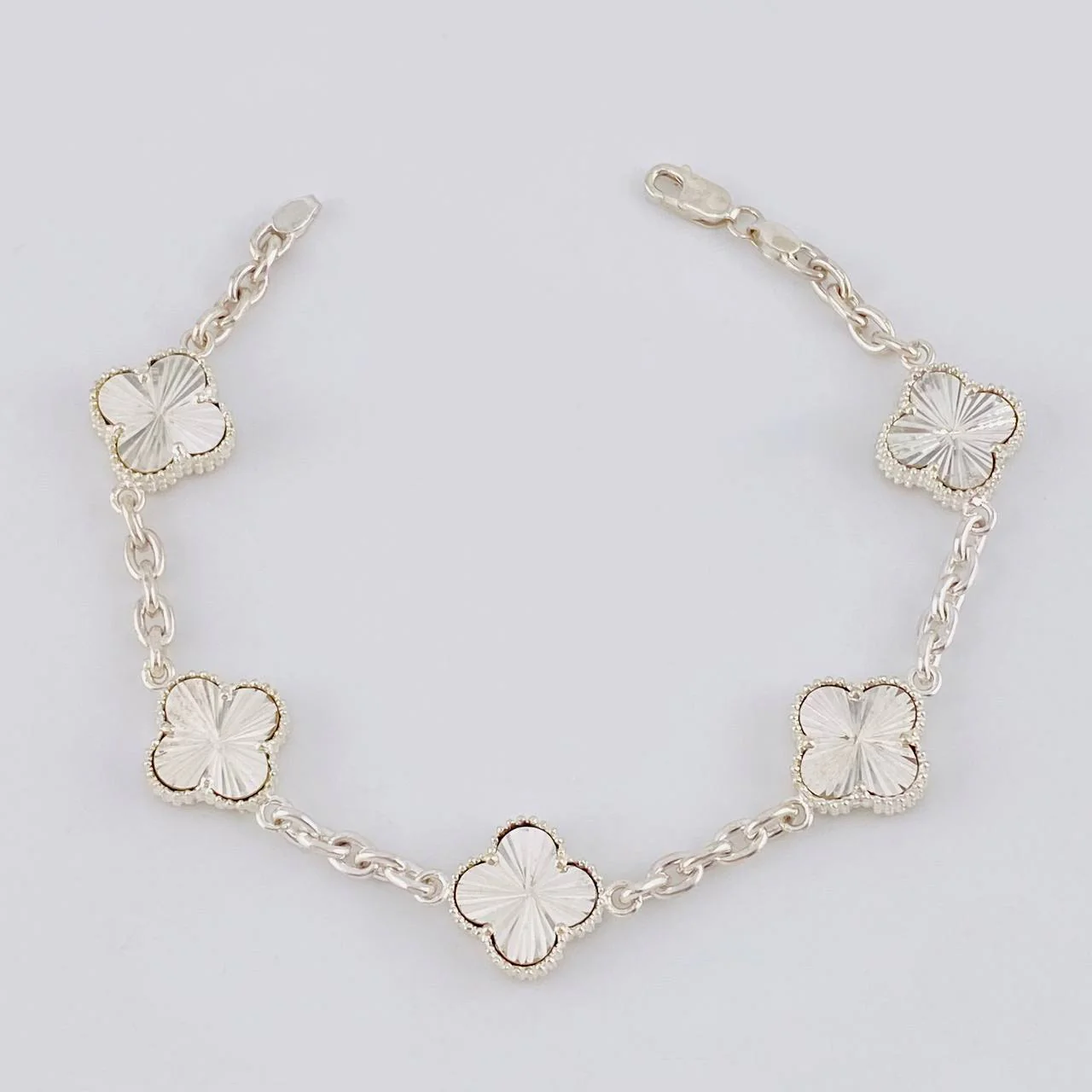 Pulso Aro Seguido Trébol Diamantado 16.65g / 20.3cm / 2.4mm Plata 925