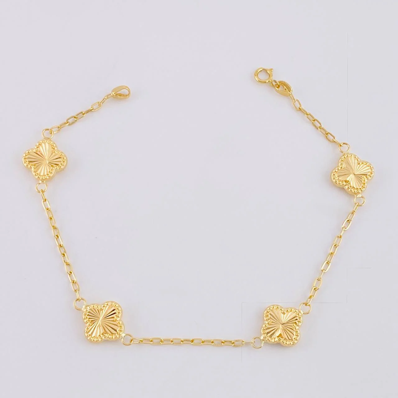 Pulso Cajón Trébol Diamantado 3.15g / 18.6cm / 1.6mm Oro Amarillo 18K