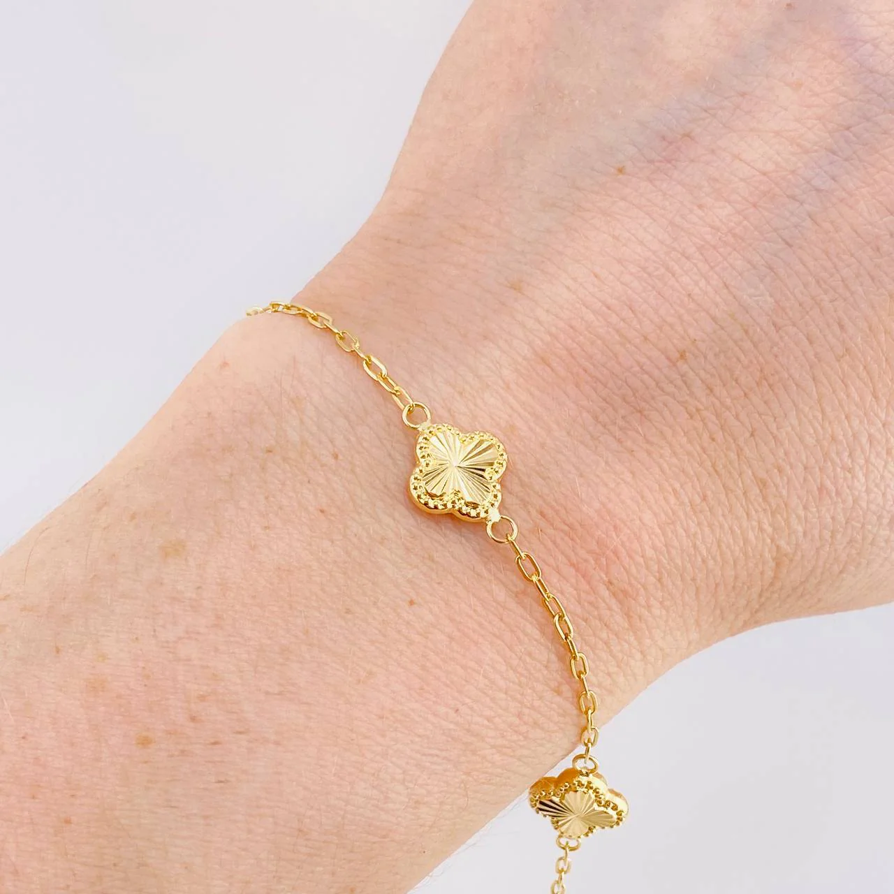 Pulso Cajón Trébol Diamantado 3.15g / 18.6cm / 1.6mm Oro Amarillo 18K - Image 4